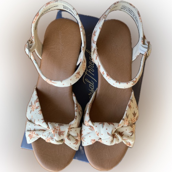 Universal Thread, women’s sandals, small heel, size 6 1/2, cute floral pattern - Picture 4 of 15